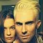 Adam Levine Ubah Warna Rambut