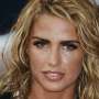 Suami Selingkuhi Teman Dekat, Katie Price Minta Cerai