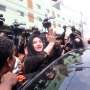 Detik-detik Kebebasan Dewi Perssik dari Rutan Pondok Bambu