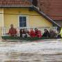 Banjir Setinggi Atap Rumah, Warga Dievakuasi Dengan Perahu