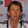 Van Der Sar: United Bisa Mencontoh Liverpool
