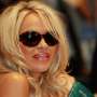 Polisi Buru Pelaku Perkosaan Pamela Anderson 