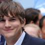 Nantikan Kelahiran Anak, Ashton Kutcher Keranjingan "Motor Cross"
