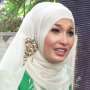 Arzetti Bilbina Bisa Cantik dengan Hijab Rp15 Ribu