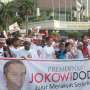 Ratusan Simpatisan Jokowi-JK "Long March" ke Gedung KPU