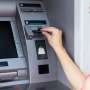 Seorang Petugas Keamanan Terjebak Dalam Mesin ATM