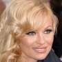 Pamela Anderson Diminta Ungkap Nama Pemerkosanya