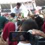 Tiba di MK, Prabowo-Hatta Lambaikan Tangan