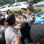KPK Dilempari Telur Busuk, Polisi Bogem Pendemo