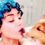 Miley Cyrus Pamer Anjing Peliharaan
