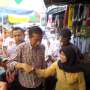Kaos Jokowi Jadi Rebutan Pedagang Pasar di Jakarta Selatan