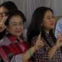 Difoto Media, Megawati Tunjukkan Salam Dua Jari
