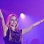 Sisa Honor Belum Dibayar, Avril Lavigne Gugat 2VLive