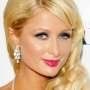 Paris Hilton Terjebak di Lift Penuh Sesak di Cina