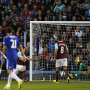 Chelsea "Curi" 3 Poin di Turf Moor