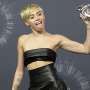 Video "Wrecking Ball" Raih Penghargaan "Video of The Year" 