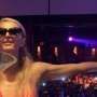 Hanya Berbikini, Paris Hilton Lakukan "Ice Bucket Challenge"