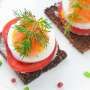 Yuk, Sarapan Sehat dengan "Egg & Salmon Sandwich"