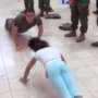 Walah, Tentara Ini Kalah Adu "Push Up" dengan Gadis Kecil