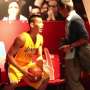 Nyamar Jadi Patung Lilin, Bintang LA Lakers Kerjai Pengunjung Museum