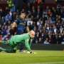 Curi Tiga Poin di Villa Park, City Tempel Chelsea di Papan Atas Klasemen