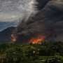  Perairan Danau Toba Tertutup Abu Sinabung