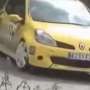 Kelinci 'Lupa Daratan' Ini Mengira Dirinya Mobil Rally 