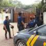 Acara Siraman Raffi Ahmad Dijaga Polisi