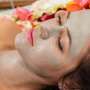 Perkenalkan Facial Vampir, Tren Baru Kecantikan Tahun Ini