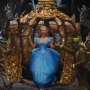 Naik Commuter di Hari Valentine, Dapat Bunga dari 'Cinderella'
