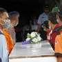 Merah Putih Berkibar Setengah Tiang untuk Tragedi AirAsia