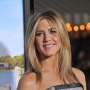 Puting Payudara Jennifer Aniston Sering "Ngintip", Ini Alasannya