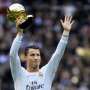 Sebelum Lawan Atletico, CR7 Pamer Ballon d'Or di Bernabeu