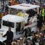 Di Filipina Paus Fransiskus Kendarai Angkot "Jeepney"