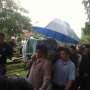 Hujan Mengiringi Pemakaman Bob Sadino