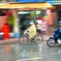 3 Tips Aman Naik Sepeda Motor di Musim Hujan