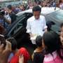 Habis Umumkan Kapolri, Jokowi Bagi-bagi Buku Tulis