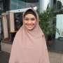 Artis Disebut Ustadzah Abal-abal hingga Nikah Beda Agama