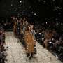 Burberry Angkat Tema Tahun 70an untuk Koleksi Barunya