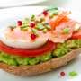 Yuk Bikin Sendiri Roti Isi Alpukat dan Salmon Asap