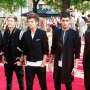 One Direction Dihadiahi Al Quran hingga Batu Akik