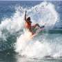 Hamil 6 Bulan, 'Surfer' Cantik Ini Tetap Berselancar