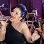 Krisdayanti Nyinden di Konser "Traya"