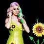 Baju Bunga Matahari Katy Perry Tuai Kontroversi