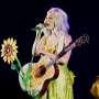 "So Sweet", Katy Perry Peluk-peluk John Mayer