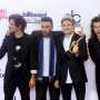 1D Persembahkan Trofi BMA untuk Zayn Malik
