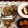 Mencicipi Masakan Nenek di "Mangia"