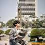 Yesung "SuJu" di Bundaran HI Sedang Baca Koran