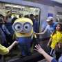 Minion di Kereta Rel Listrik