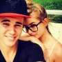 Pose Mesra dengan Justin Bieber, Model Ini Dihujat Fans